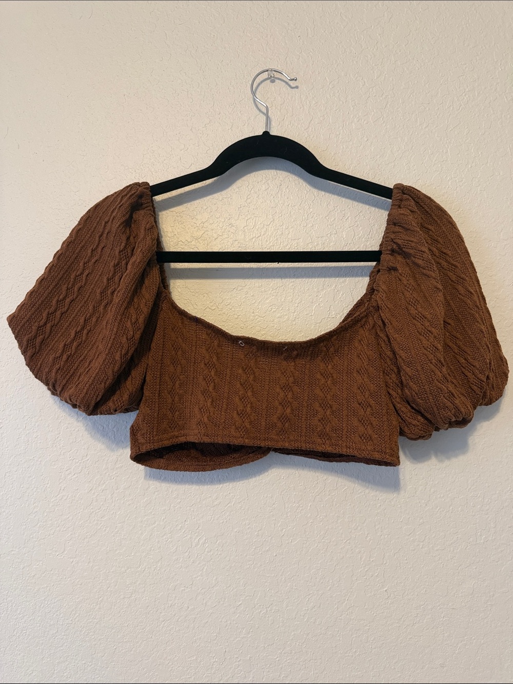 emory park Chocolate Brown Twist Front Puff Sleeve Crop Top - Picture 6 of 7